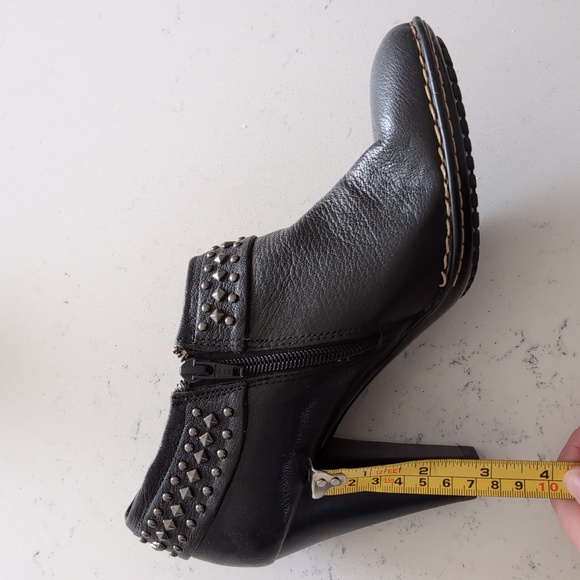 Sofft Leather Studded Heels - Picture 6 of 7